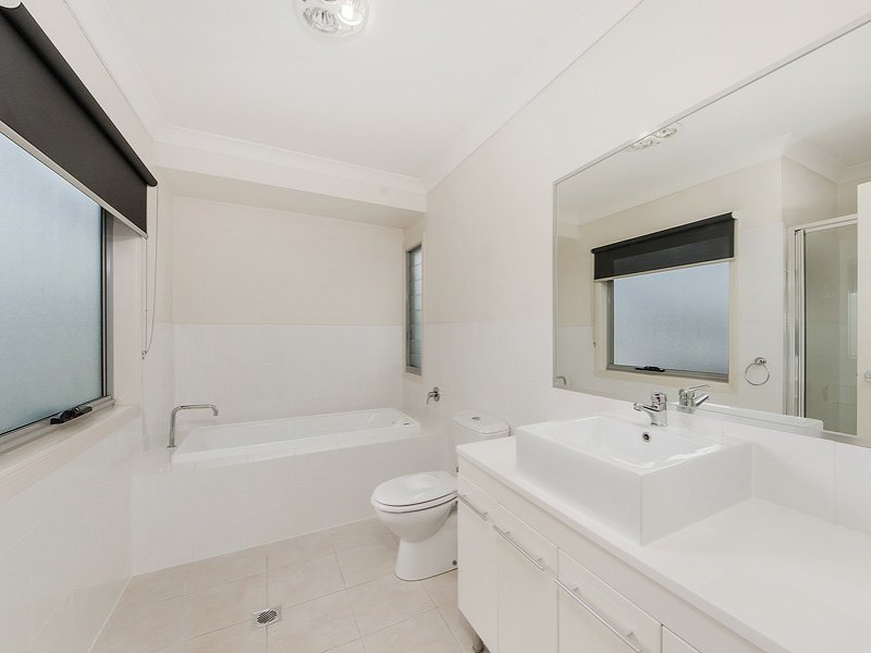 Photo - 2/53 Azzurra Drive, Varsity Lakes QLD 4227 - Image 4