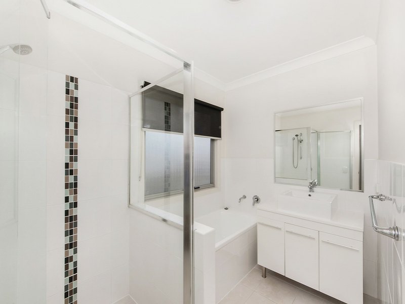 Photo - 2/53 Azzurra Drive, Varsity Lakes QLD 4227 - Image 11