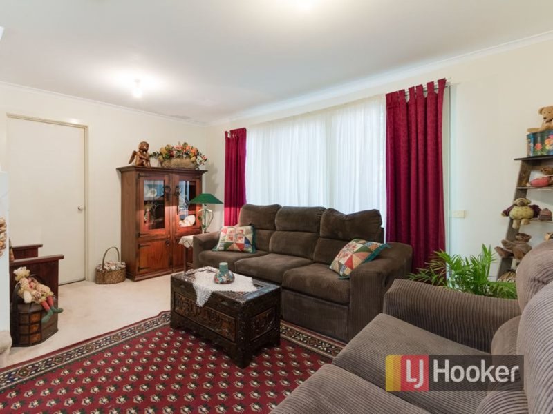 Photo - 2/53 Bowen Street, Cranbourne VIC 3977 - Image 2