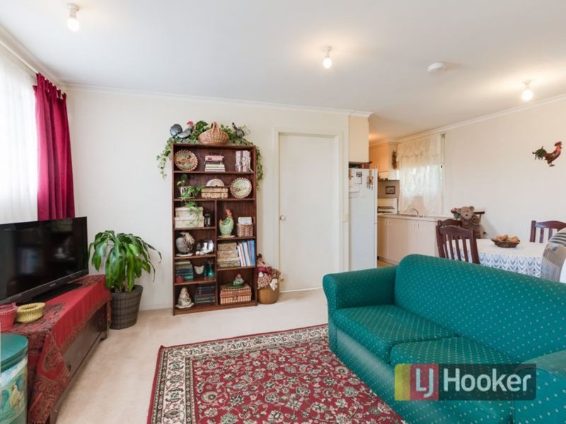 Photo - 2/53 Bowen Street, Cranbourne VIC 3977 - Image 4