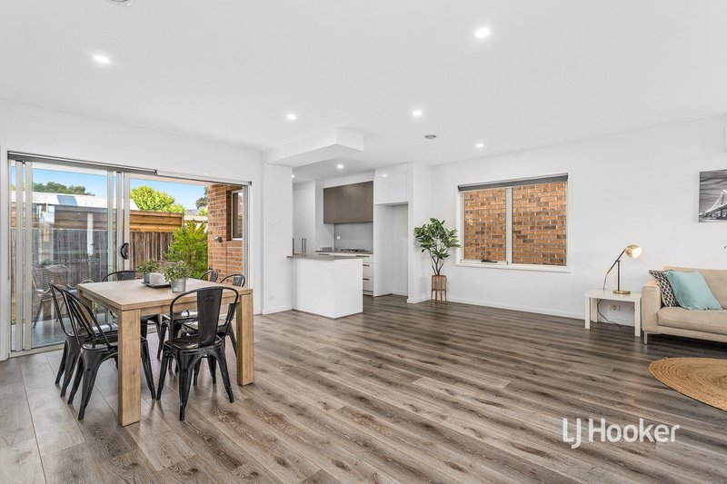 Photo - 2/53 Margaret Street, Werribee VIC 3030 - Image 4