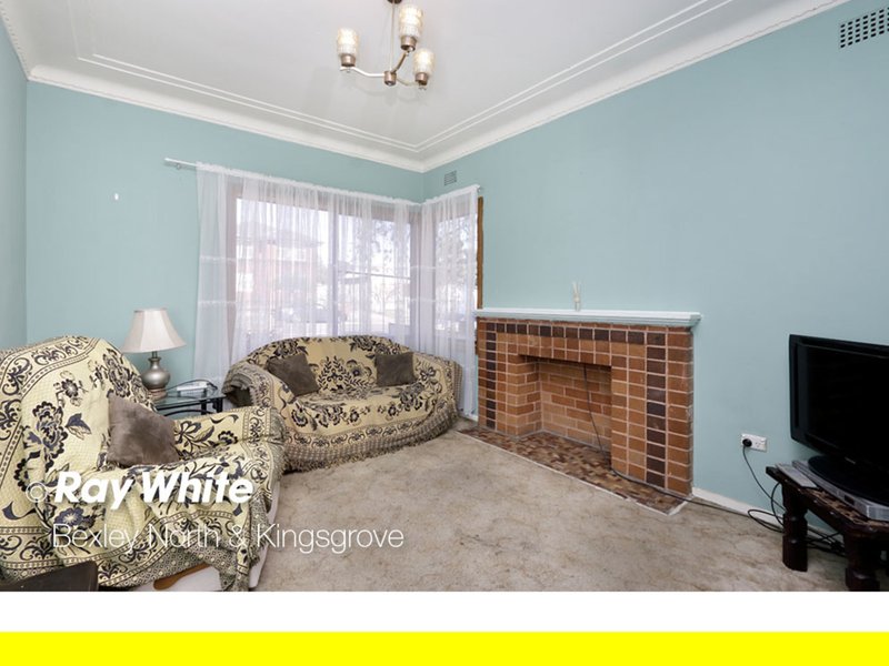 Photo - 253 William Street, Kingsgrove NSW 2208 - Image 2