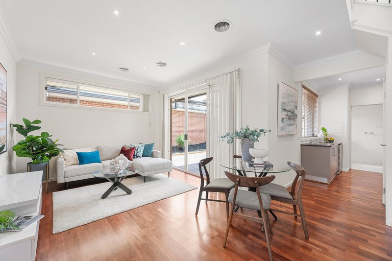 Photo - 2/533 Springvale Road, Glen Waverley VIC 3150 - Image 3