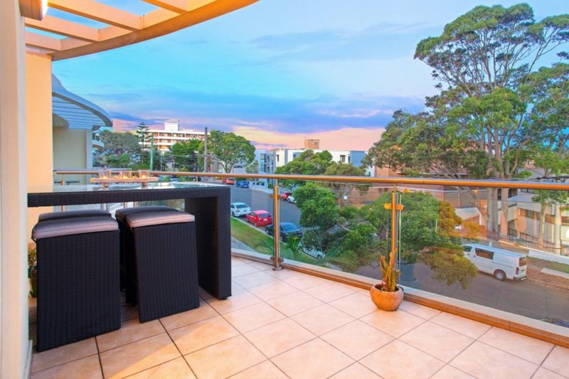 Photo - 25/4-16 Kingsway , Dee Why NSW 2099 - Image 1