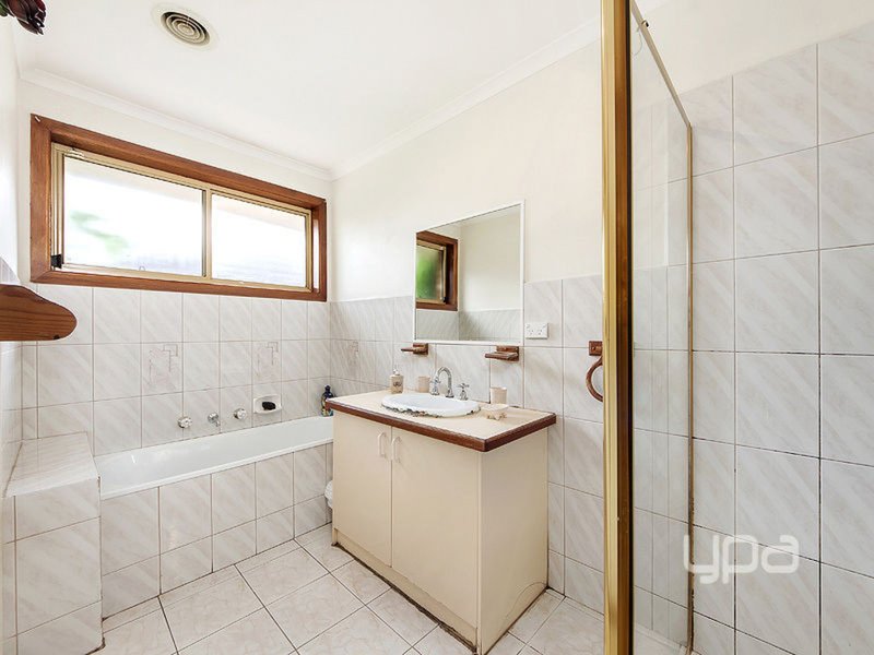 Photo - 2/54 Bicentennial Crescent, Meadow Heights VIC 3048 - Image 6