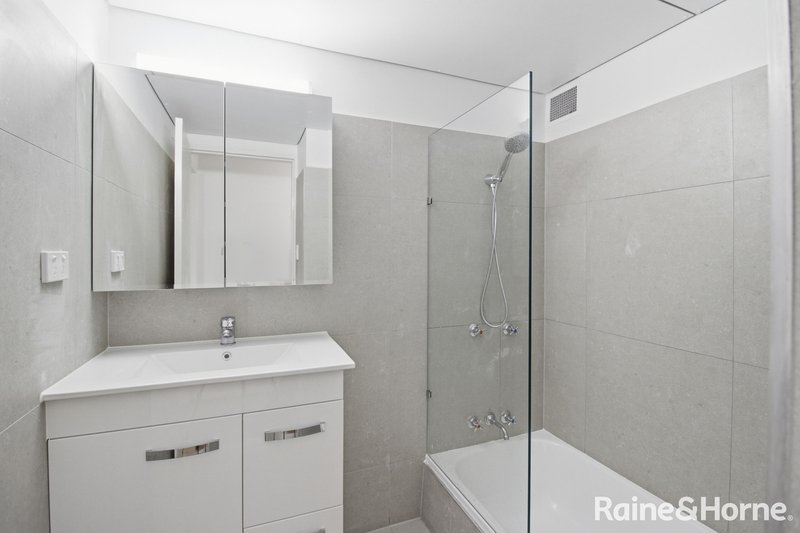 Photo - 2/54 Brisbane Street, St Lucia QLD 4067 - Image 4
