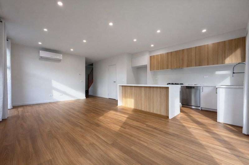 Photo - 2/54 Kirby Street, Reservoir VIC 3073 - Image 2