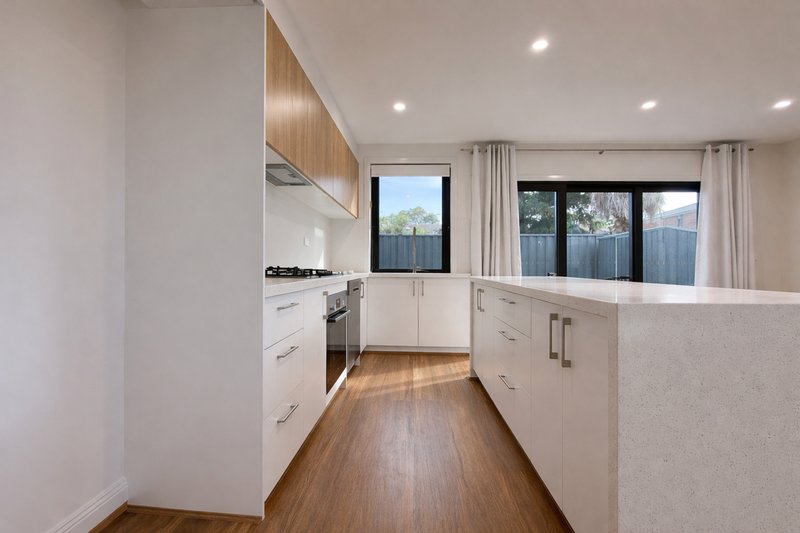 Photo - 2/54 Kirby Street, Reservoir VIC 3073 - Image 3
