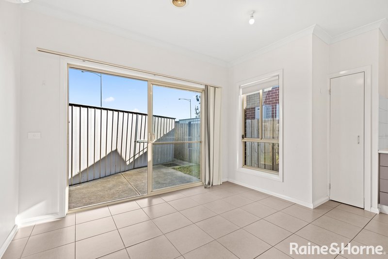 Photo - 2/54 Pearl Drive, Craigieburn VIC 3064 - Image 2
