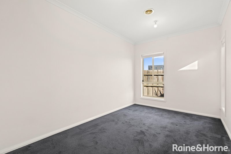 Photo - 2/54 Pearl Drive, Craigieburn VIC 3064 - Image 3