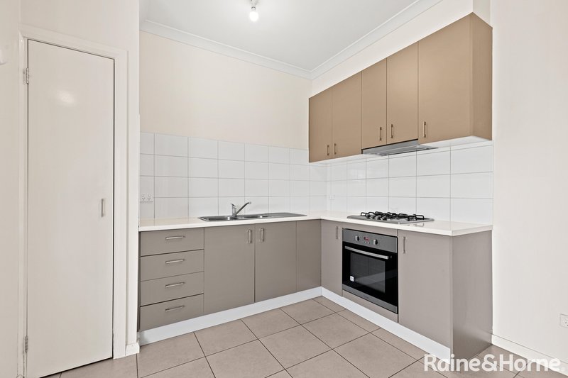 Photo - 2/54 Pearl Drive, Craigieburn VIC 3064 - Image 4
