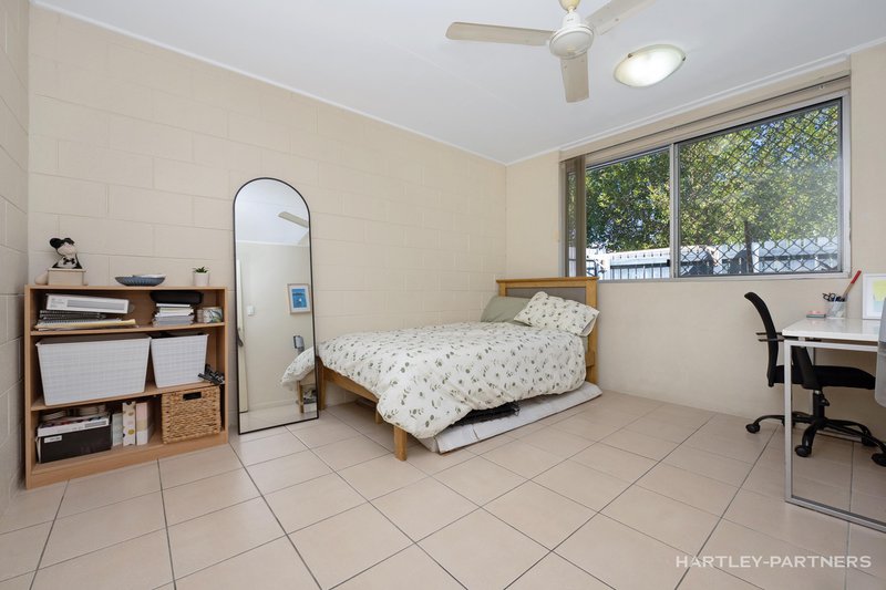 Photo - 2/54 Percy Street, West End QLD 4810 - Image 7
