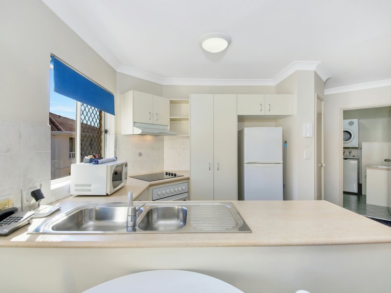 Photo - 25/40-46 Burra Street, Surfers Paradise QLD 4217 - Image 4