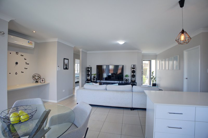 Photo - 2/541 South Street, Glenvale QLD 4350 - Image 5