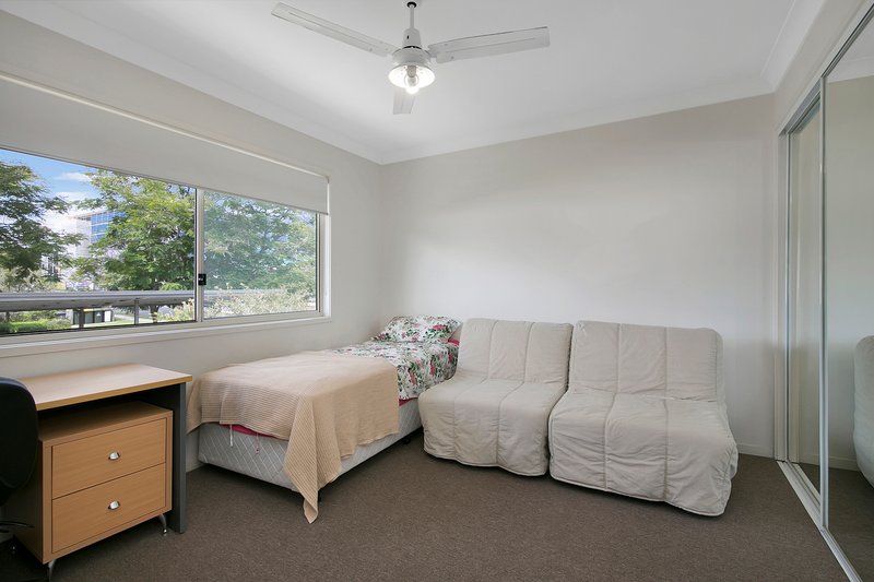 Photo - 2/546 Oxley Road, Sherwood QLD 4075 - Image 10