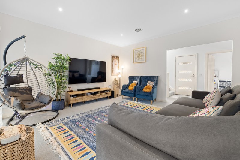 Photo - 2/55-57 Sunningdale Crescent, Cranbourne VIC 3977 - Image 3