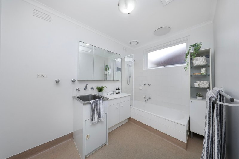 Photo - 2/55 Challis Street, Newport VIC 3015 - Image 10