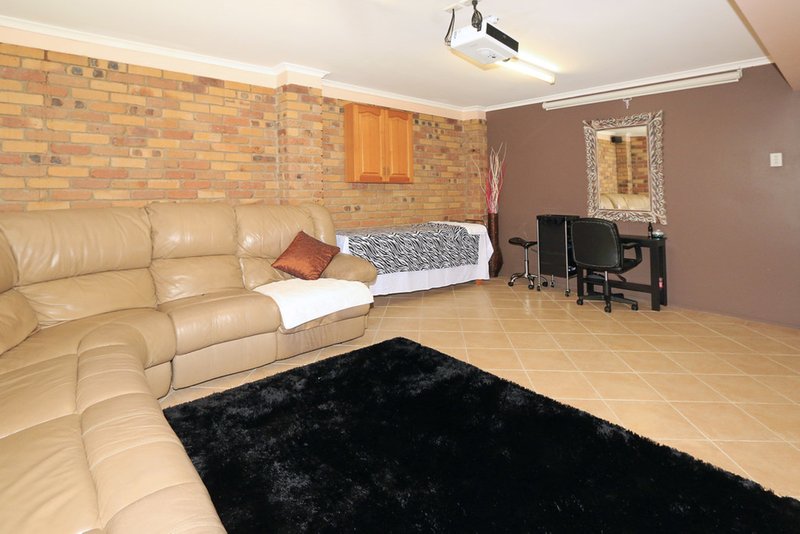 Photo - 255 Hook Street, Berserker QLD 4701 - Image 13