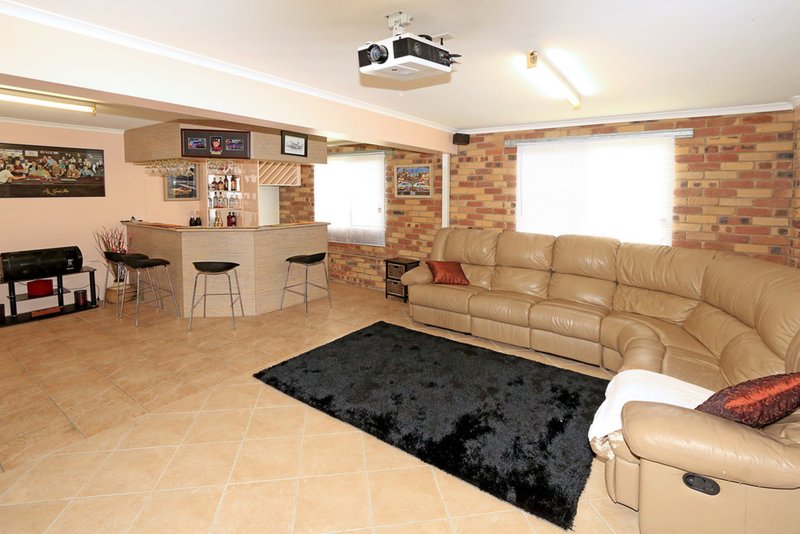 Photo - 255 Hook Street, Berserker QLD 4701 - Image 14