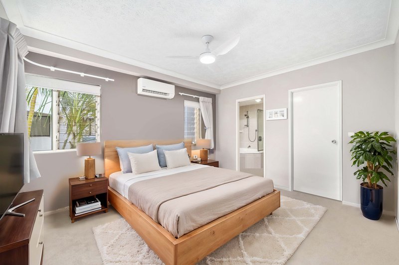 Photo - 2/55 Landsborough Avenue, Scarborough QLD 4020 - Image 12