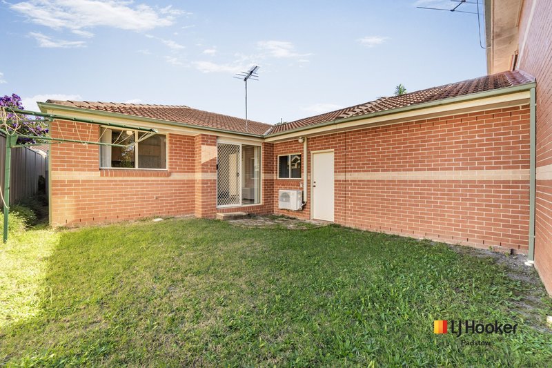 Photo - 2/55 Maclauren Avenue, East Hills NSW 2213 - Image 6