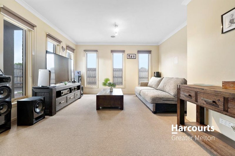 Photo - 2/55 Mcburnie Drive, Kurunjang VIC 3337 - Image 2