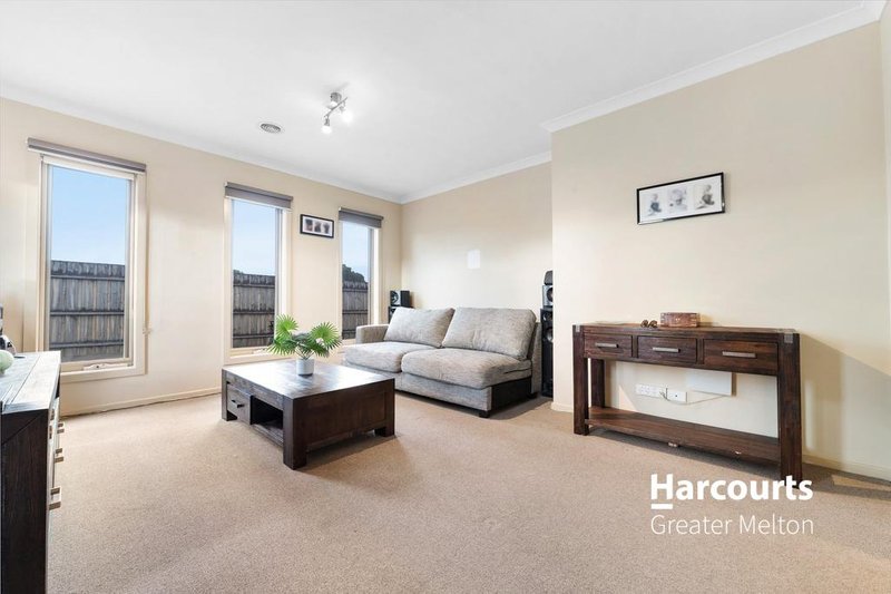 Photo - 2/55 Mcburnie Drive, Kurunjang VIC 3337 - Image 3