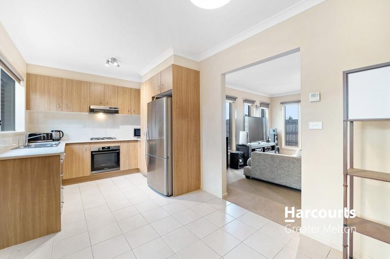 Photo - 2/55 Mcburnie Drive, Kurunjang VIC 3337 - Image 5