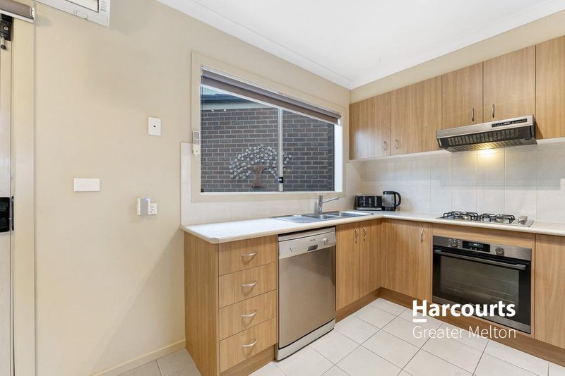 Photo - 2/55 Mcburnie Drive, Kurunjang VIC 3337 - Image 6