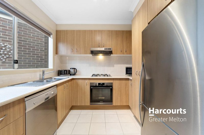 Photo - 2/55 Mcburnie Drive, Kurunjang VIC 3337 - Image 7