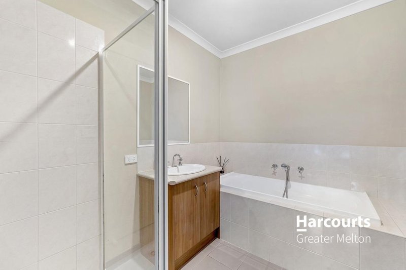 Photo - 2/55 Mcburnie Drive, Kurunjang VIC 3337 - Image 10