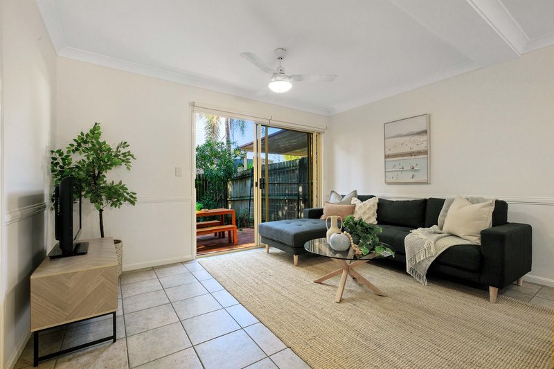 2/55 Railway Parade, Norman Park QLD 4170