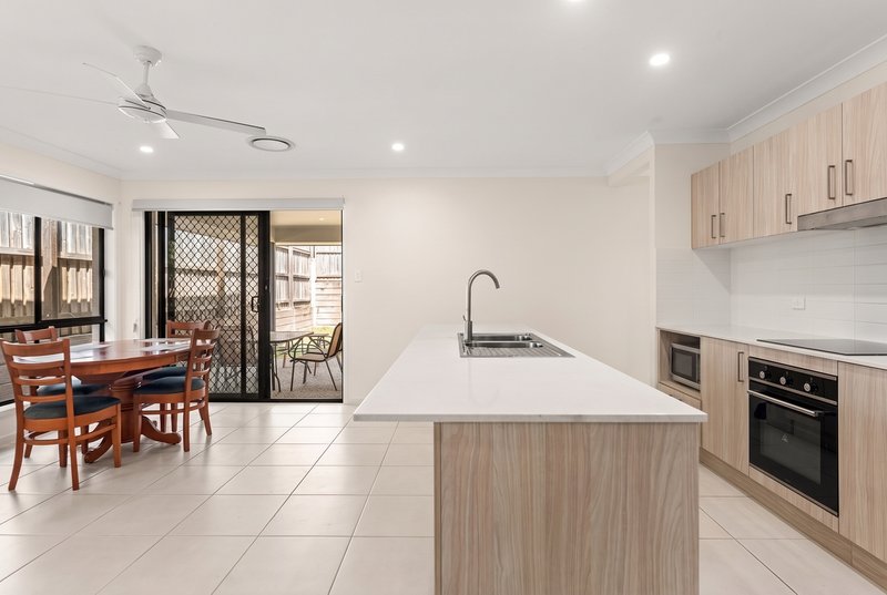 Photo - 255 Tallagandra Road, Holmview QLD 4207 - Image 5