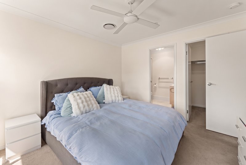 Photo - 255 Tallagandra Road, Holmview QLD 4207 - Image 8
