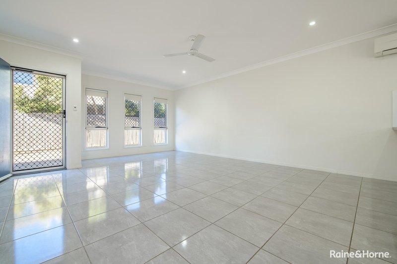 Photo - 2/55 Toolooa Street, South Gladstone QLD 4680 - Image 4