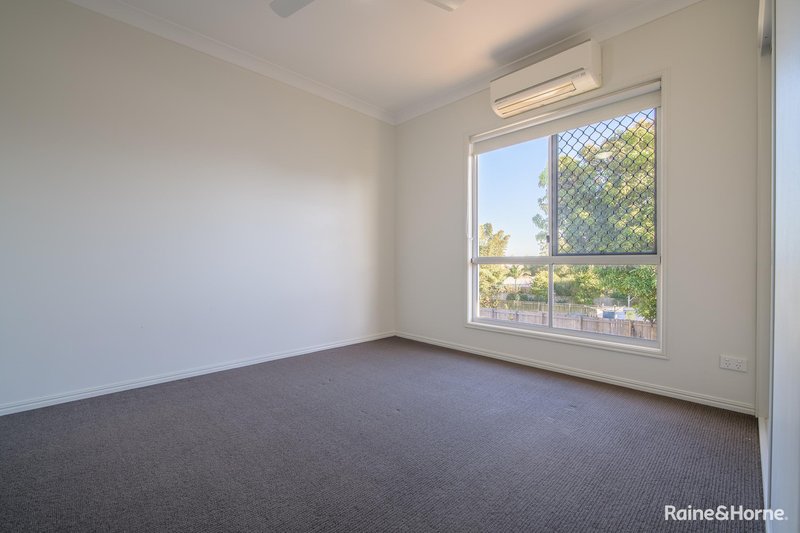 Photo - 2/55 Toolooa Street, South Gladstone QLD 4680 - Image 14