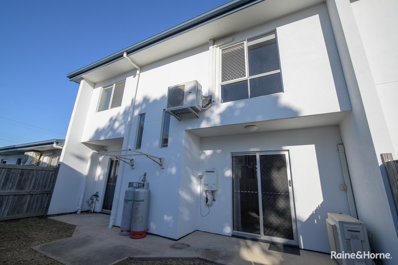 Photo - 2/55 Toolooa Street, South Gladstone QLD 4680 - Image 15