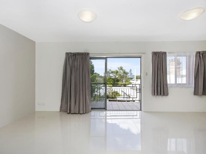 Photo - 2/55 Victoria Street, Kelvin Grove QLD 4059 - Image 2