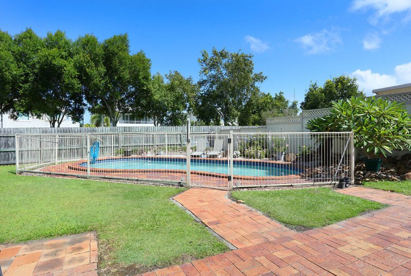 Photo - 2/553 Pine Ridge Road, Biggera Waters QLD 4216 - Image 16