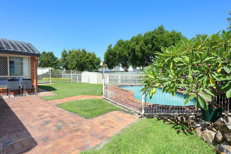 Photo - 2/553 Pine Ridge Road, Biggera Waters QLD 4216 - Image 17