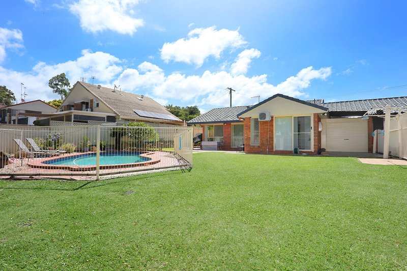 Photo - 2/553 Pine Ridge Road, Biggera Waters QLD 4216 - Image 20