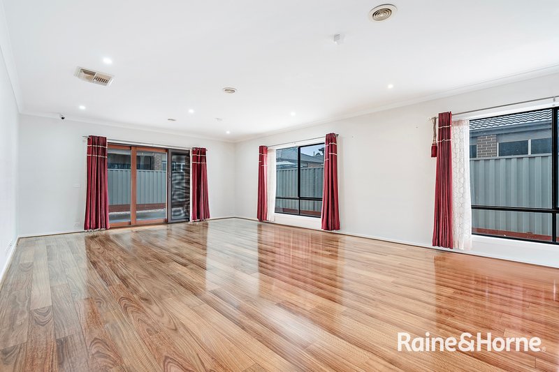 Photo - 256 Casey Fields Boulevard, Cranbourne East VIC 3977 - Image 2