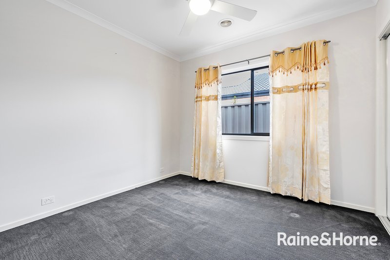Photo - 256 Casey Fields Boulevard, Cranbourne East VIC 3977 - Image 10
