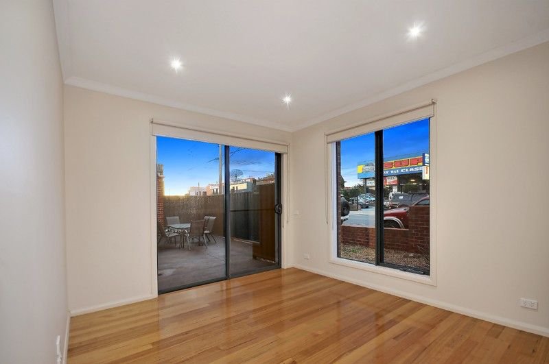 Photo - 2/56 Fischer Street, Coburg VIC 3058 - Image 7