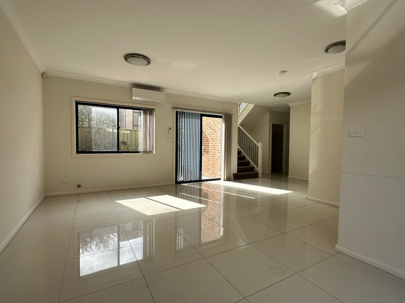 Photo - 2/56 Gallipoli Avenue, Blackwall NSW 2256 - Image 2