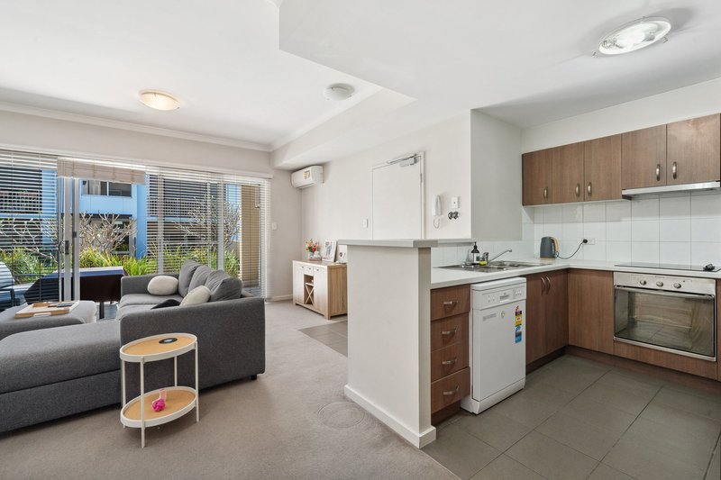 25/6 Ibera Way, Success WA 6164