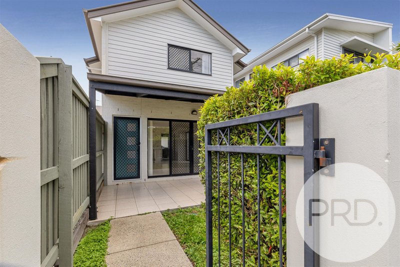 Photo - 2/56 Lovegrove Street, Zillmere QLD 4034 - Image 1