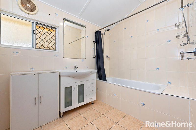 Photo - 256 Stuart Drive, Wulguru QLD 4811 - Image 8