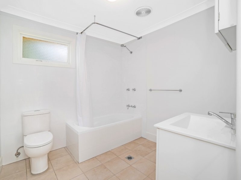 Photo - 2/56 Thirroul Rd , Kanahooka NSW 2530 - Image 3