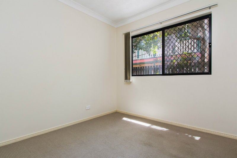 Photo - 2/56 Wallace Street, Chermside QLD 4032 - Image 6